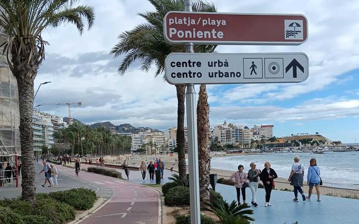 Benidorm ultima la colocación de los postes y la cartelería del Plan de Señalización Direccional 